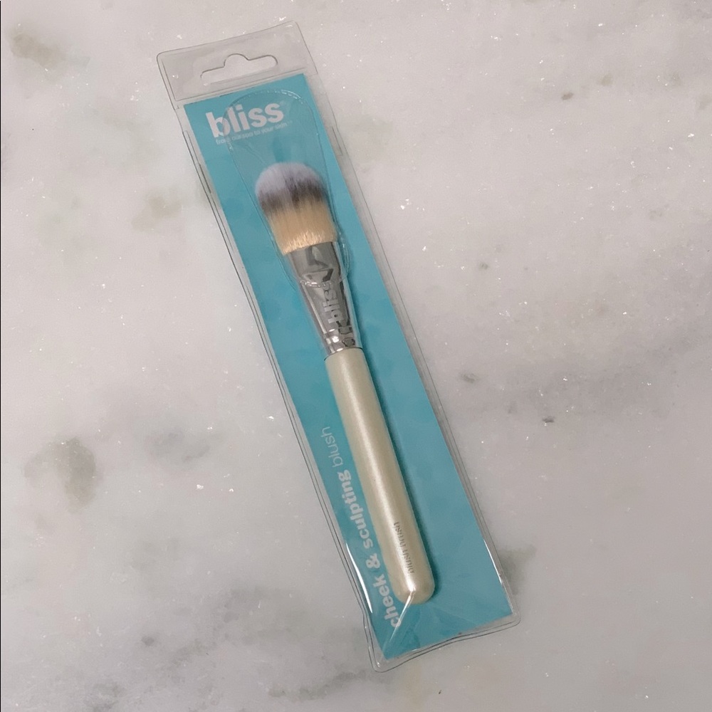 Bliss Cosmetics blush brush - Picture 1 of 3